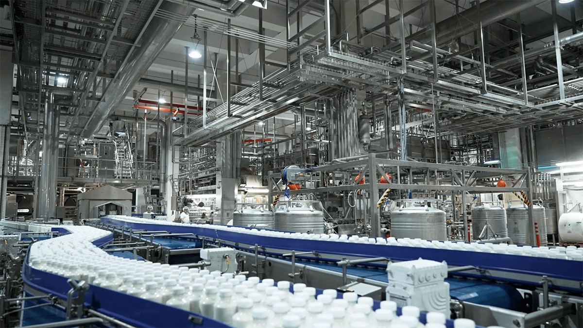 Sachsenmilch stellt in komplexen und teilweise voll automatisierten Anlagen vielfältige Produkte wie Milch, Butter, Joghurt, Käse oder Molkederivate für Babynahrung her. Copyright:© Siemens AG 