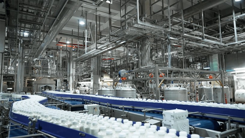 Sachsenmilch manufactures a wide range of products such as milk, butter, yoghurt, cheese and whey derivatives for baby food in complex and in some cases fully automated facilities. Copyright:© Siemens AG 