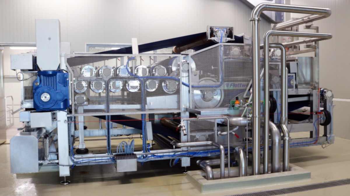 The Flottweg belt press in fruit juice production: high juice yield and dry pomace