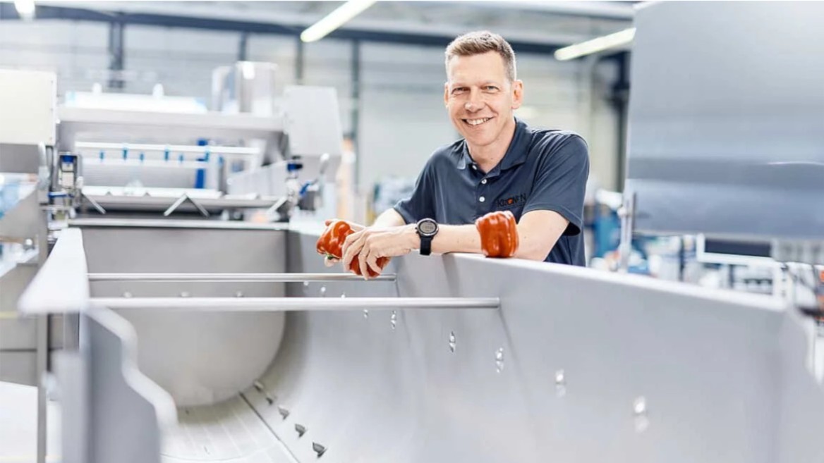 Eric Lefebvre is Technical Director and Managing Director of KRONEN GmbH. He is responsible for the company's technical development and innovation strategy and brings many years of experience in international food processing machinery manufacturing to the table. His focus is on hygienic design, automation, and sustainable production solutions that meet the high demands of the fresh-cut industry. 