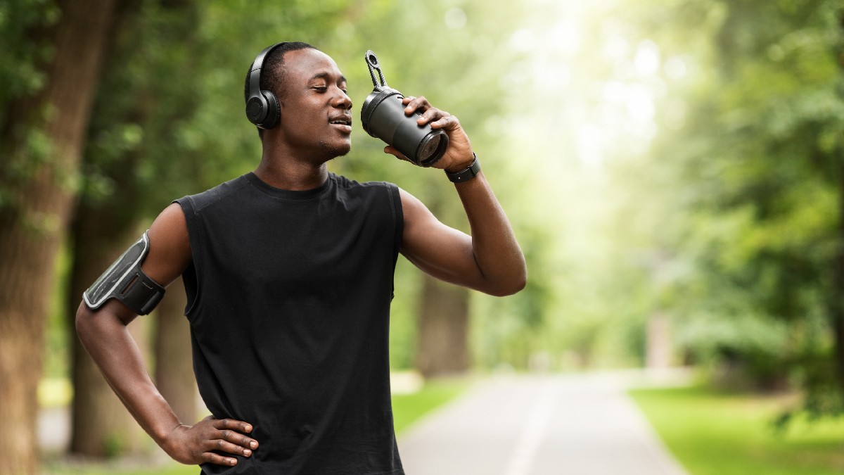 A person stands outside early in the morning, scanning rows of functional drinks labeled ‘Calm Energy’ and ‘Immunity Boost’. The moment captures a shift in consumer habits – where beverages are no longer just about hydration, but have become daily rituals for well-being, stress relief, and a health-conscious lifestyle.