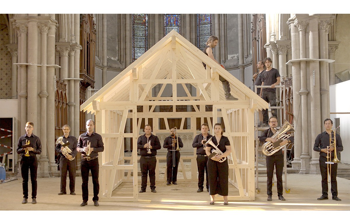 Ein Videostill aus der Arbeit „Le Chant des Maisons“ von Annika Kahrs 