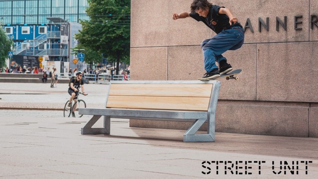 Skate Element Chill from Street Unit in the shape of a bench Skate Element Chill from Street Unit in the shape of a bench