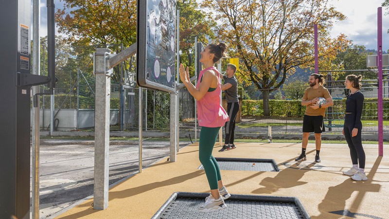 SportAtrium outdoor fitness facility with recreational athletes