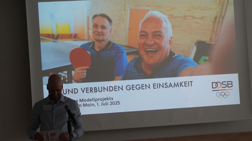 Plakat der Initiative "Fit und verbunden gegen Einsamkeit“