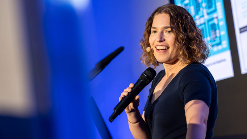 A representative of the ESA gives a presentation at the gamescom congress