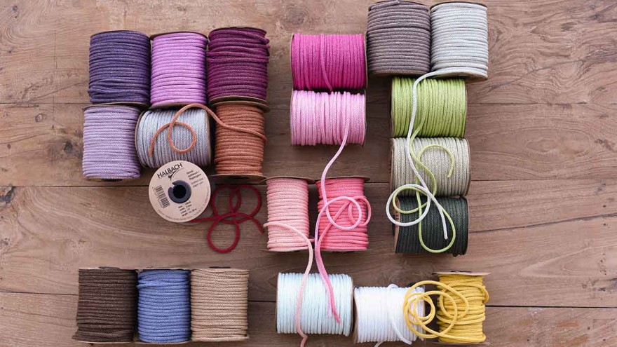 Jutta Nowak: Knitted paper tube 3 Jutta Nowak: Knitted paper tube 3