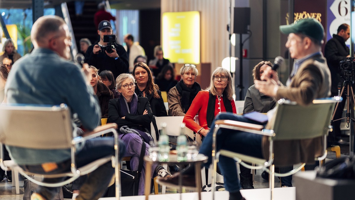 As part of the Architonic Talks, Simeon Keane-Cowell, editor-in-chief, DAAily, interviewed many of the industry’s leading creative minds. Photo: Koelnmesse / Lintur