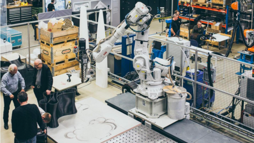 3D printing robot creates a Reform Chair 3D printing robot creates a Reform Chair