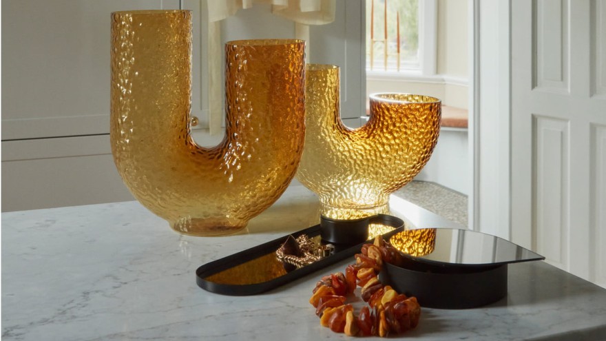 Bunte Glasvasen “Arura” von AYTM.
