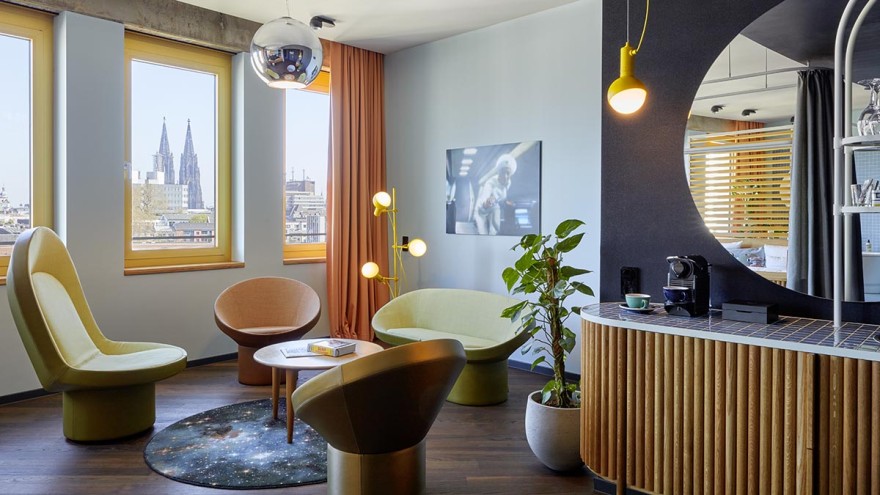 inner-circle-rooms Inner Circle rooms with a futuristic ambiente