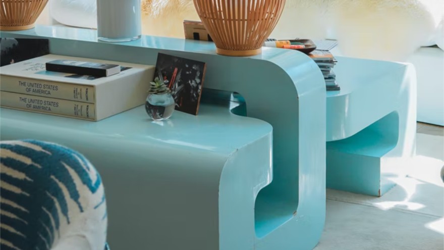 Blue occasional table in a creative shape – Toa Heftiba on Unsplash