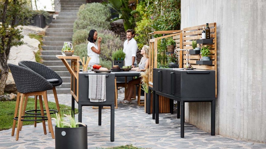 Outdoor kitchen with stainless steel work surface and cooking station Outdoor kitchen with stainless steel work surface and cooking station