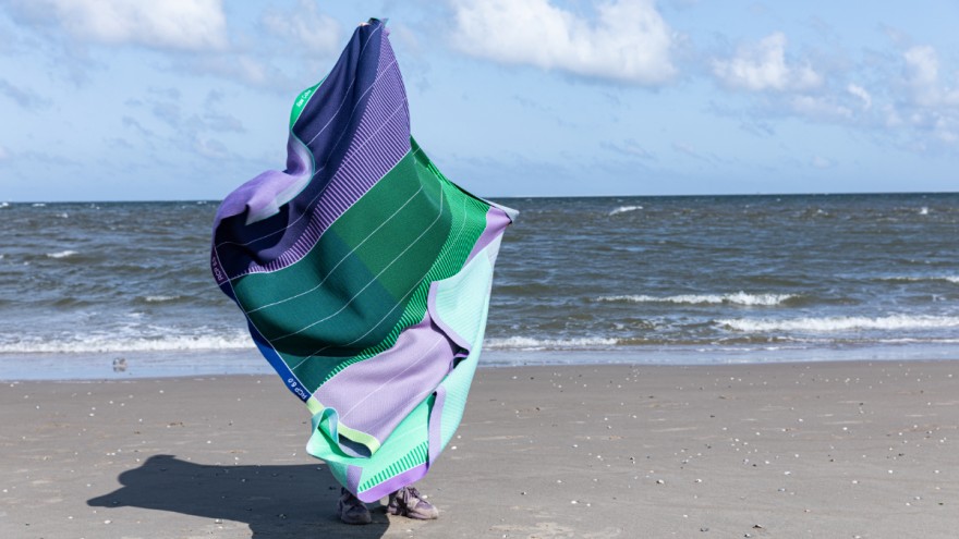 The cold colours in this Flat-Knit Temperature Blanket by Raw Color The cold colours in this Flat-Knit Temperature Blanket by Raw Color