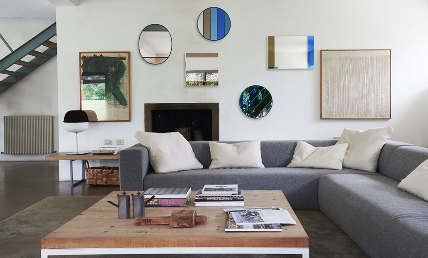 eye-catcher-mirror Mirrors as colourful eye-catcher in the living room