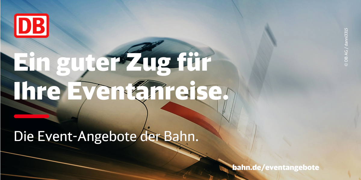 Das Bild ist eine Werbeanzeige der Deutschen Bahn. Im Vordergrund sieht man einen modernen ICE-Zug, der mit hoher Geschwindigkeit fährt. Links oben befindet sich das rote DB-Logo. Über dem Zug steht in großen, weißen Buchstaben der Slogan: „Ein guter Zug für Ihre Eventanreise.“ Darunter steht in kleinerer Schrift: „Die Event-Angebote der Bahn.“ Unten rechts ist die Internetadresse „bahn.de/eventangebote“ angegeben. Das Bild vermittelt Dynamik und Modernität und wirbt für spezielle Bahnangebote zu Veranstaltungen. The image is an advertisement from Deutsche Bahn. The main focus is a modern ICE high-speed train traveling quickly from left to right. The red DB logo is displayed in the top left corner. At the bottom, the slogan reads in white letters: “Always a good move. Travel by train to your event.” In the lower right corner, the website “bahn.de/eventangebote” is shown. The image conveys a sense of speed and promotes traveling to events by train.