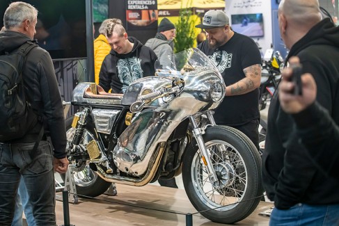intermot_25_002_024