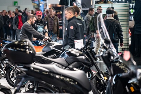 intermot_25_004_011