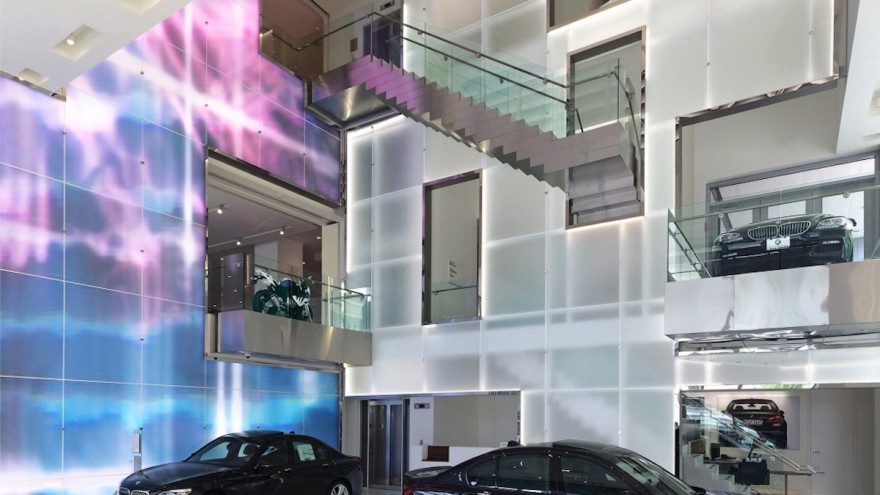 Adrian Sierra Garcia gemeinsam mit Carbondale, Paris: BMW Manhattan Showroom, New York, © Carbondale