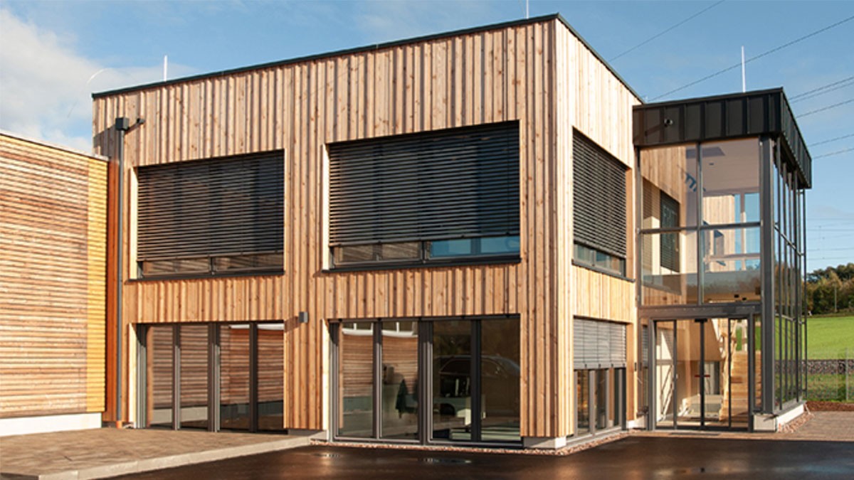 Modern building with wooden facade and large glass surfaces.