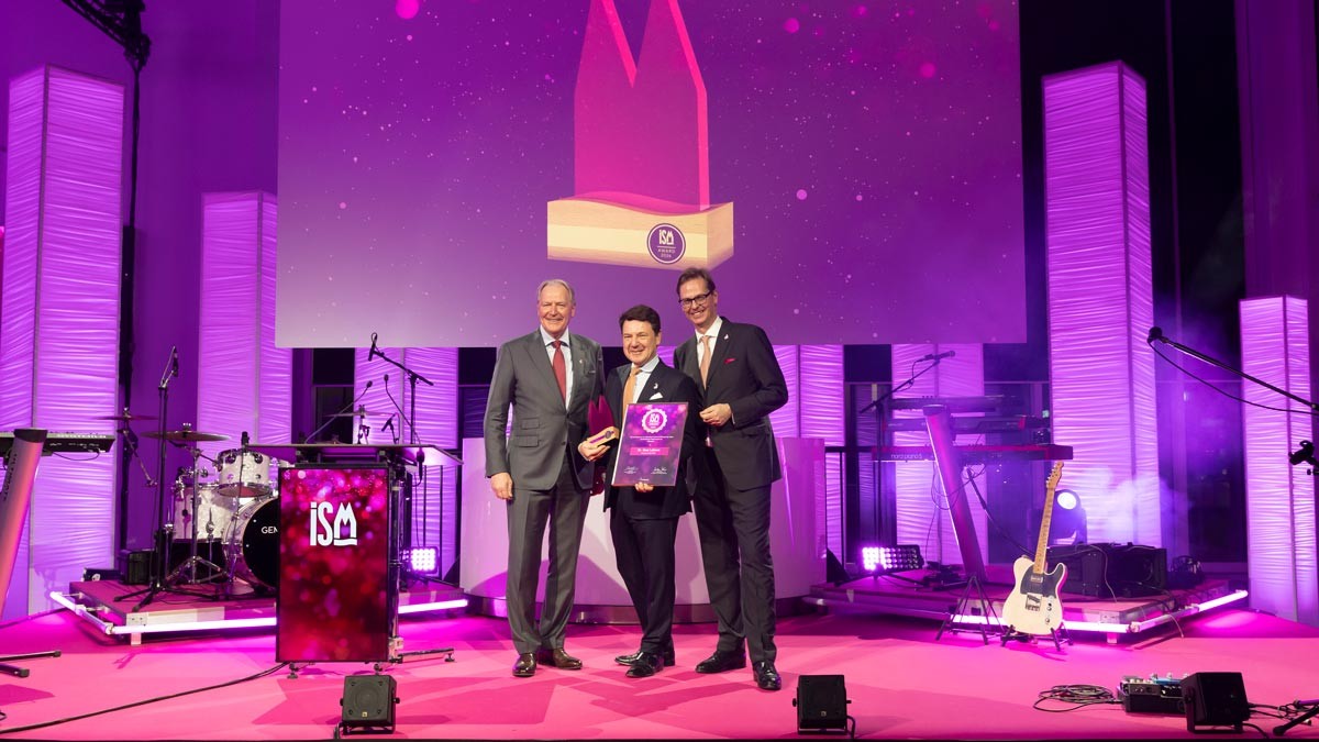 Snapshot of the ISM Opening Night 2026. 