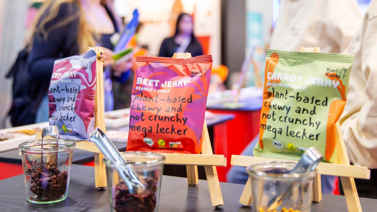 Current food trends such as snacking and "to-go" enjoyment comprising of products like fruit bars, vegetable chips, smoothies, fish and meat snacks, energy bars, vegan trend snacks and many more have been covered in an own section in Hall 510.1 since 2015.