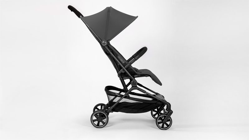 Hauck lightweight stroller with canopy, ergonomic seat, and four wheels, designed for easy maneuverability