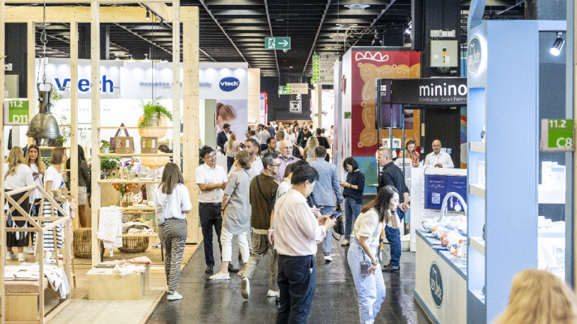 Trade fair visitors at Kind + Jugend 2023 in Cologne.