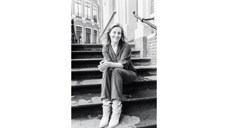 Smiling woman sitting on stairs