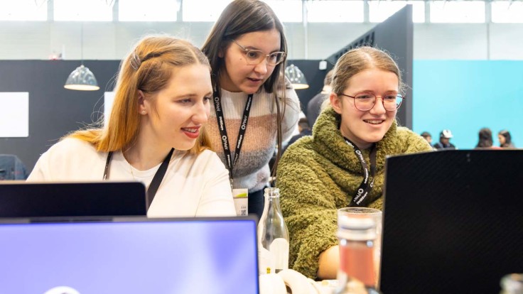 Women's power in the hackathon at PMRExpo 2024