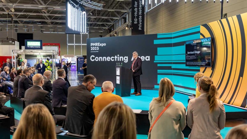 Audience in the Connecting Area