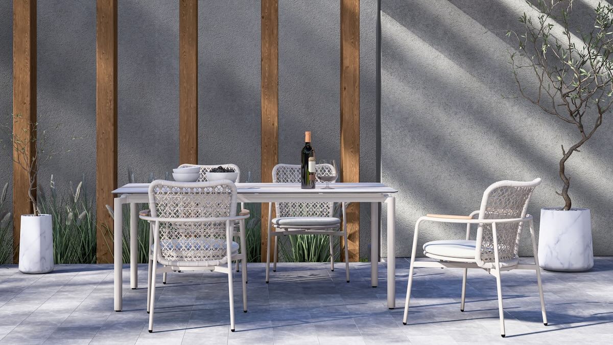 Dining Serie mit Tisch und Gartensesseln im Freien