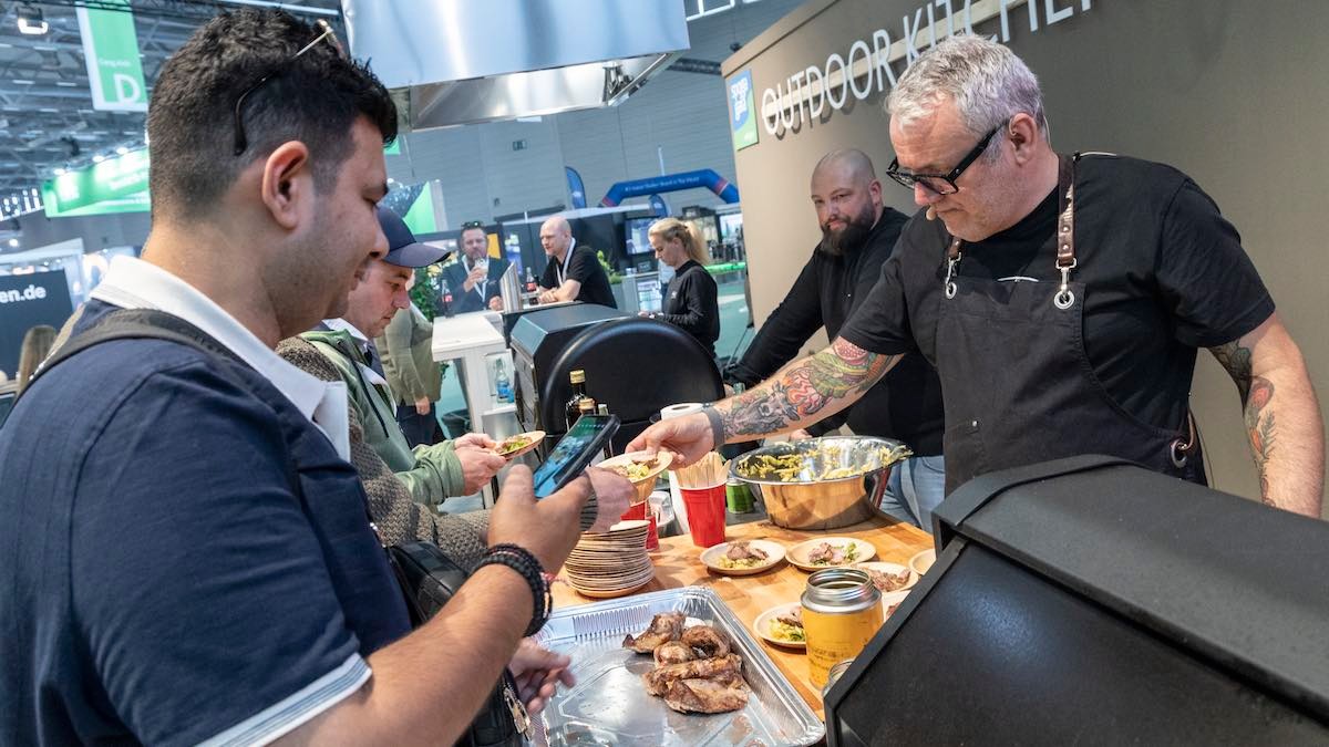 Live Cooking in der Grillwelt der Gartenmesse
