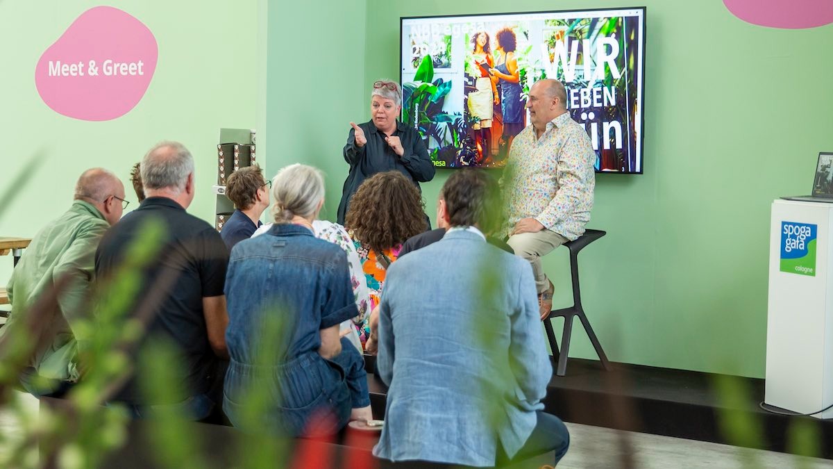 Vortragsbühne mit Panel auf der Gartenmesse